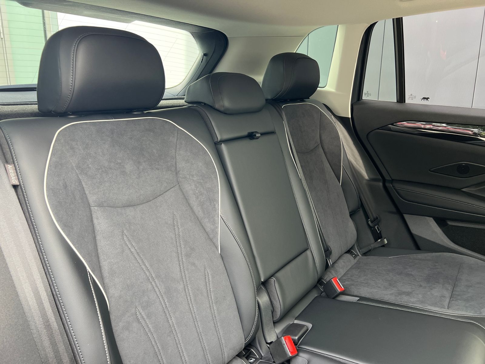 Fahrzeugabbildung Volkswagen Tiguan Elegance 1.5 eTSI DSG *AHK, IQ.Light, 18'