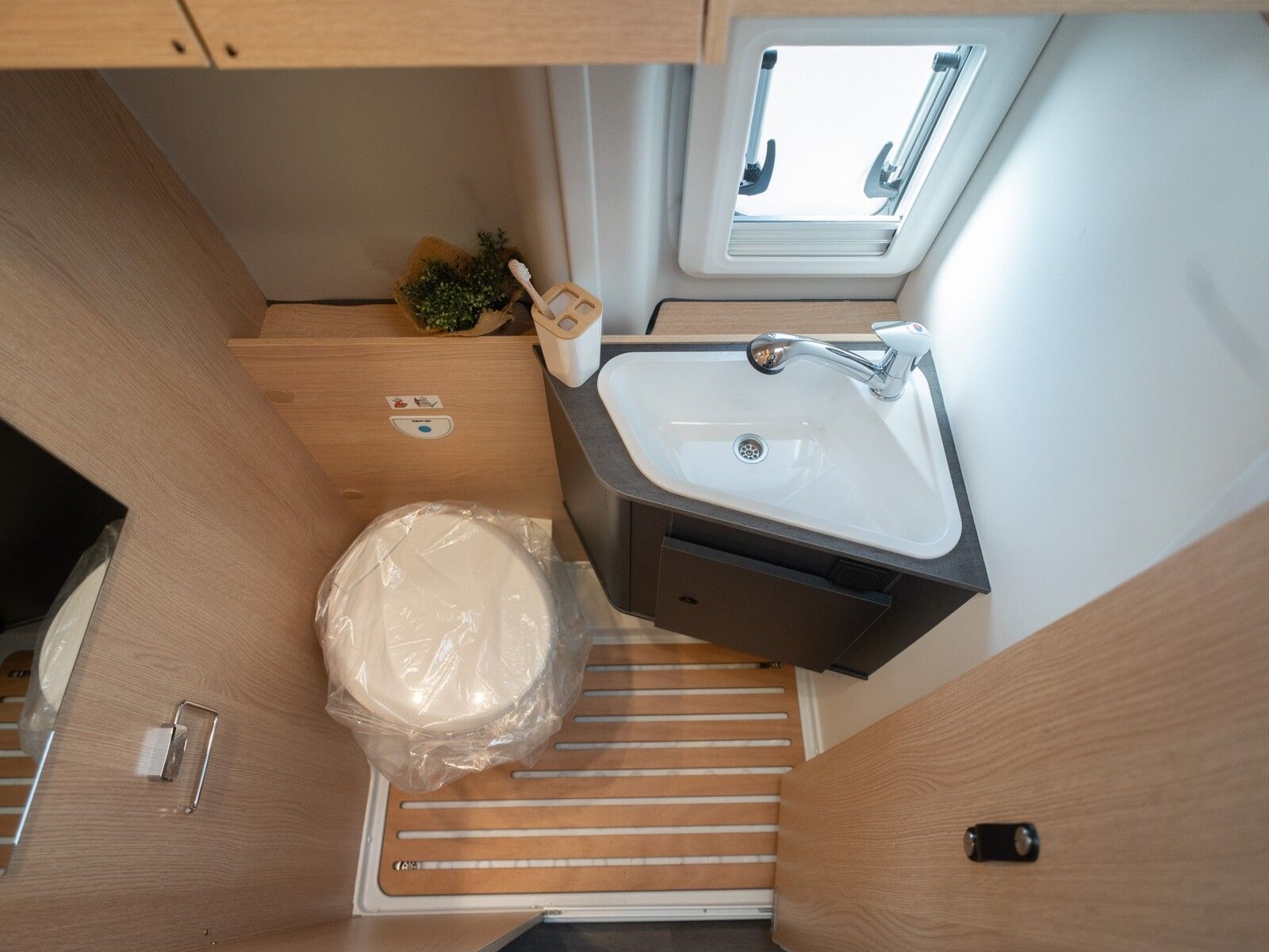 Fahrzeugabbildung Sunlight Cliff 4x4 590 ähnl. Greentrek*Dieselheiz*AHK*uvm