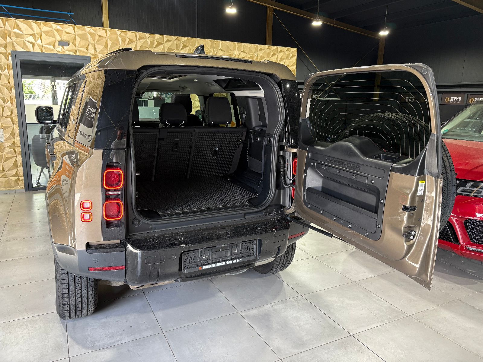 Fahrzeugabbildung Land Rover Defender 110 S/360°/NAVI/PANO/APPLE/ACC/SHZ