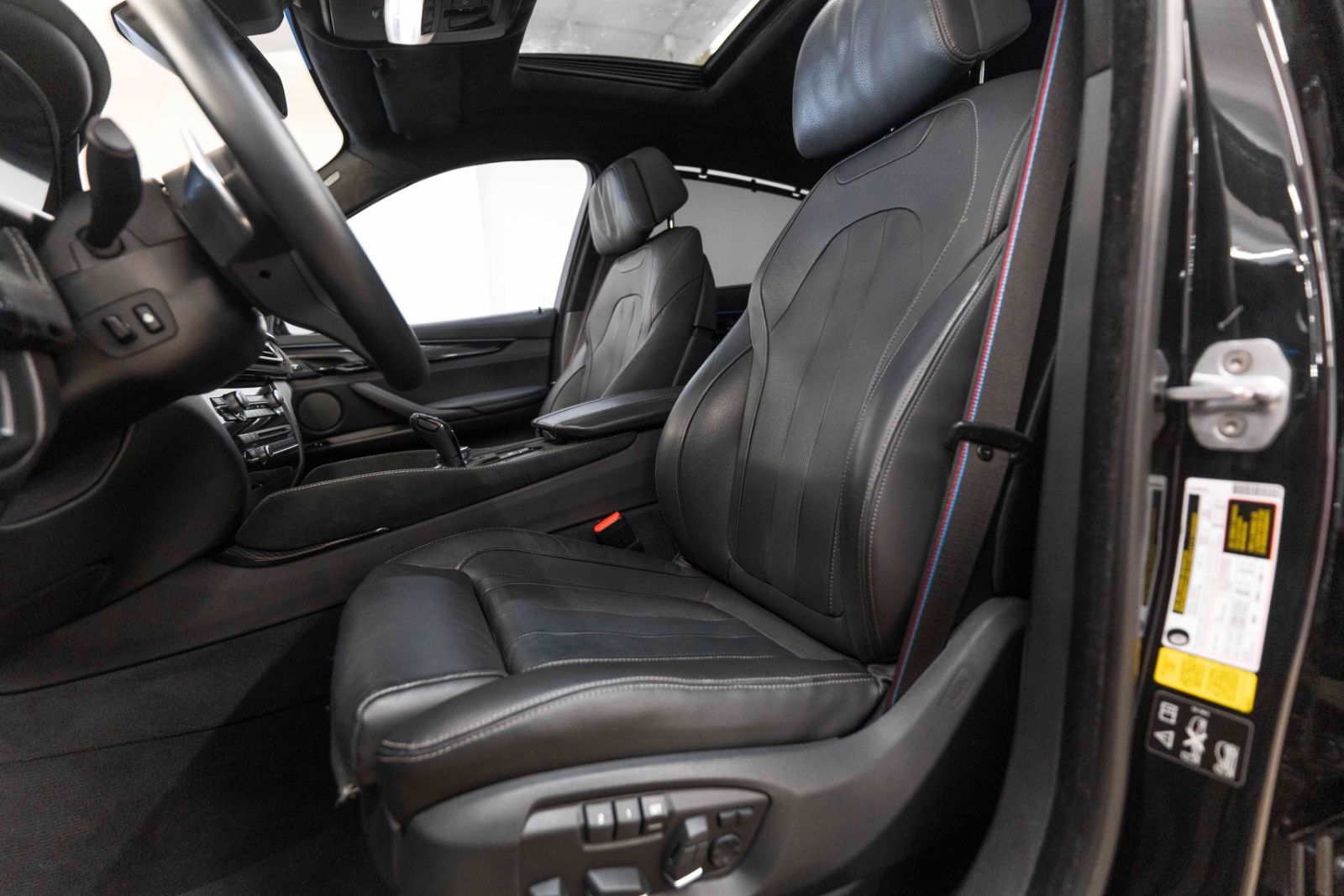 Fahrzeugabbildung BMW X6 xDrive50i M-SPORTPAKET 360° H&K ACC HUD TOTW
