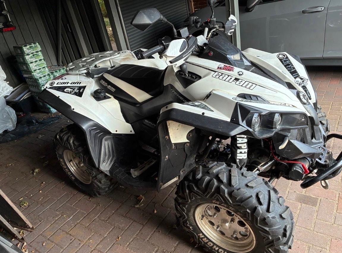 Can-Am Renegade 2012 — interior