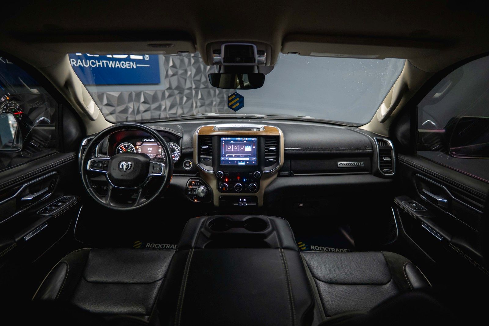 Fahrzeugabbildung Dodge RAM 5.7 V8 HEMI 4x4 LARAMIE Offroad Night LED