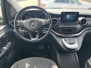 Mercedes V 220 - 9