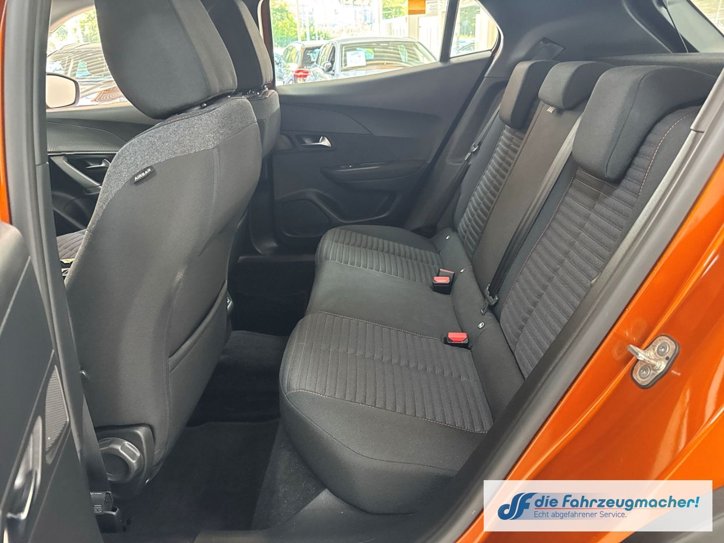 Fahrzeugabbildung Peugeot 2008 Active Pack 1.2 PureTech 130 LED Apple CarP