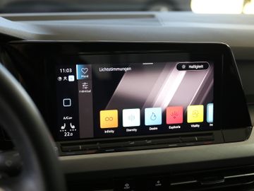 Volkswagen Golf Life 2.0TDI LED NAVIGATION PRO SHZ ACC APP