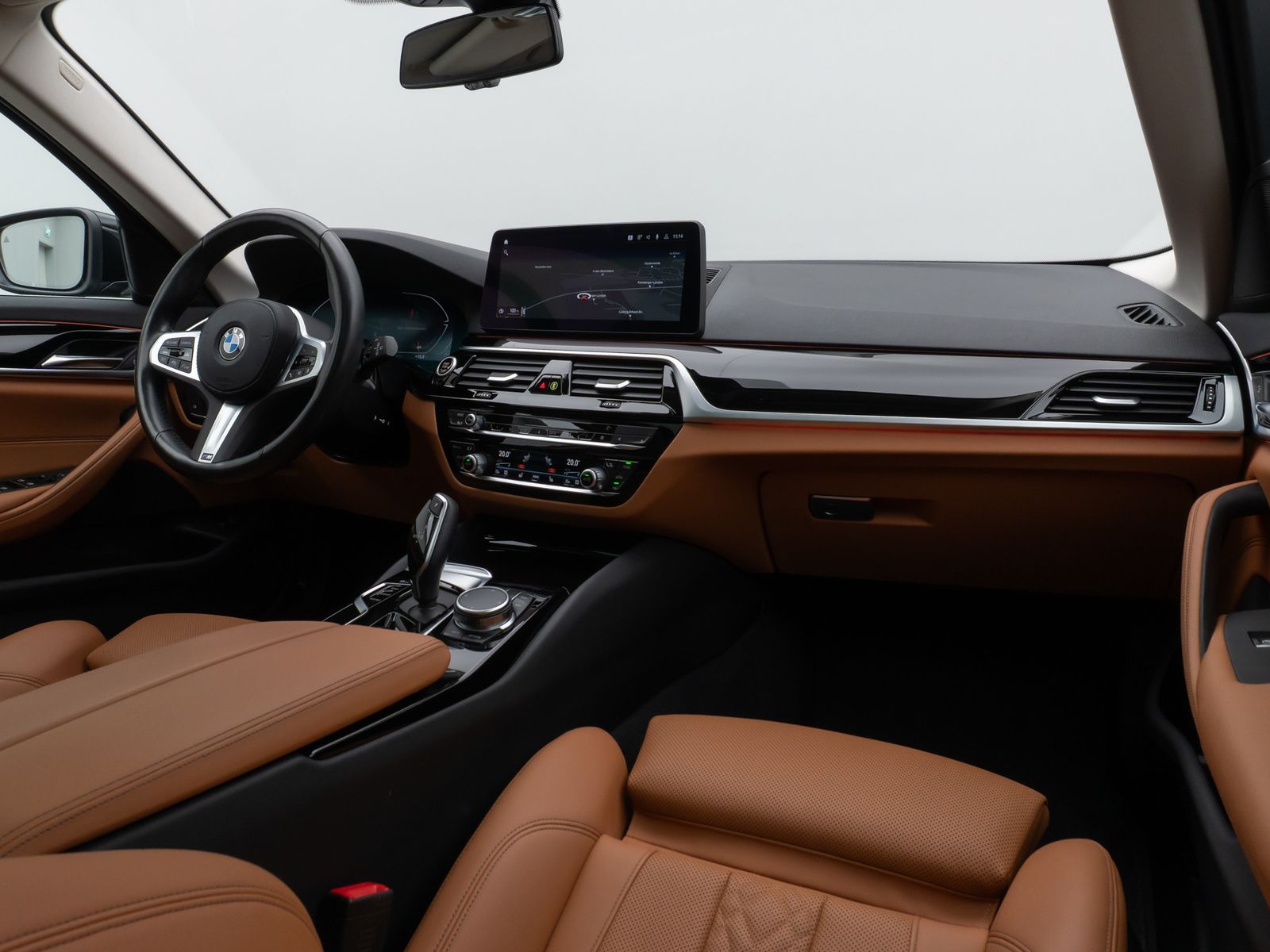 Fahrzeugabbildung BMW 520d Panorama Kamera DAB HiFi AHK M Sport Alarm