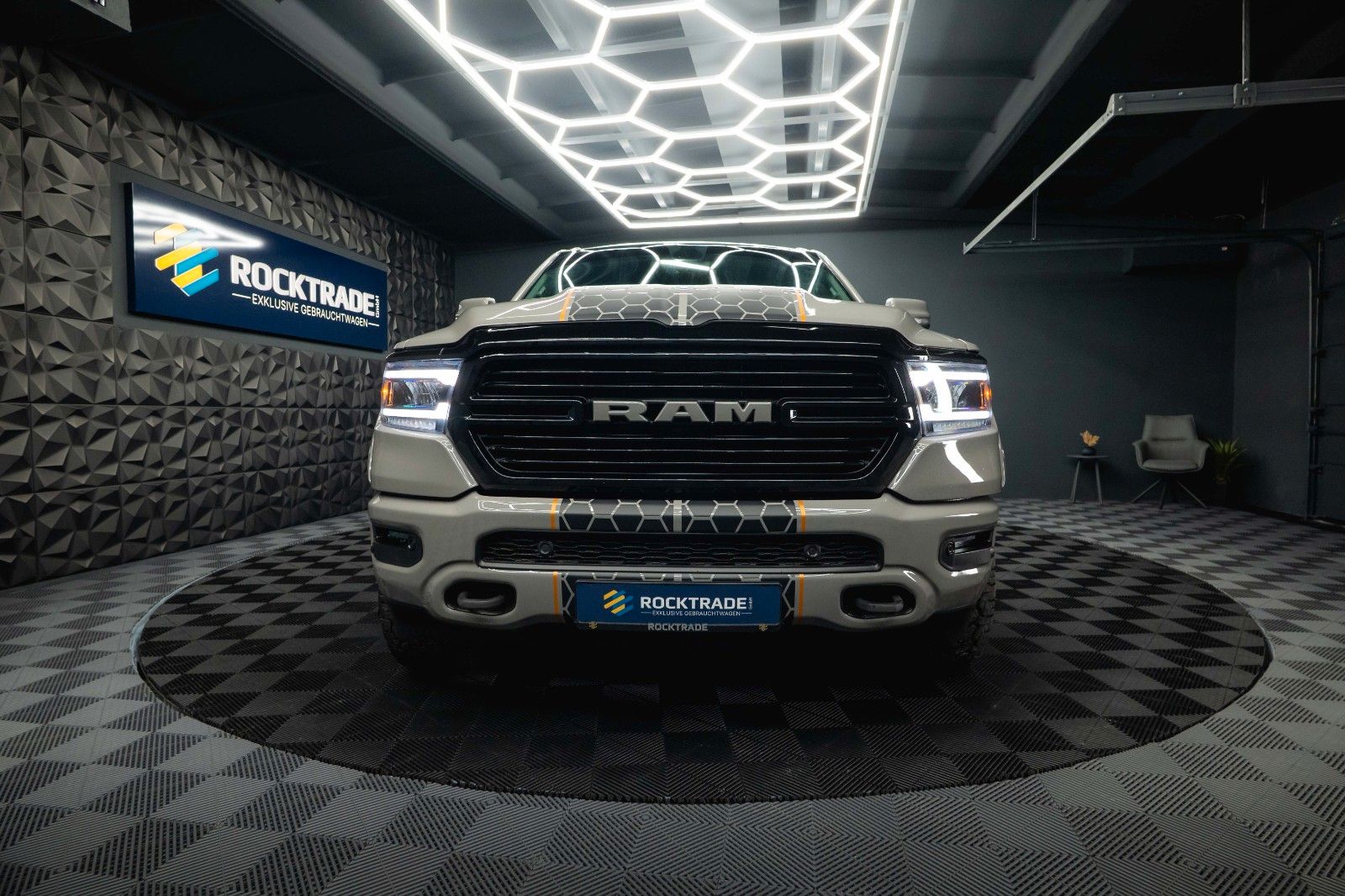 Fahrzeugabbildung Dodge RAM 5.7 V8 HEMI 4x4 OFFROAD Night PUNISHER 19%