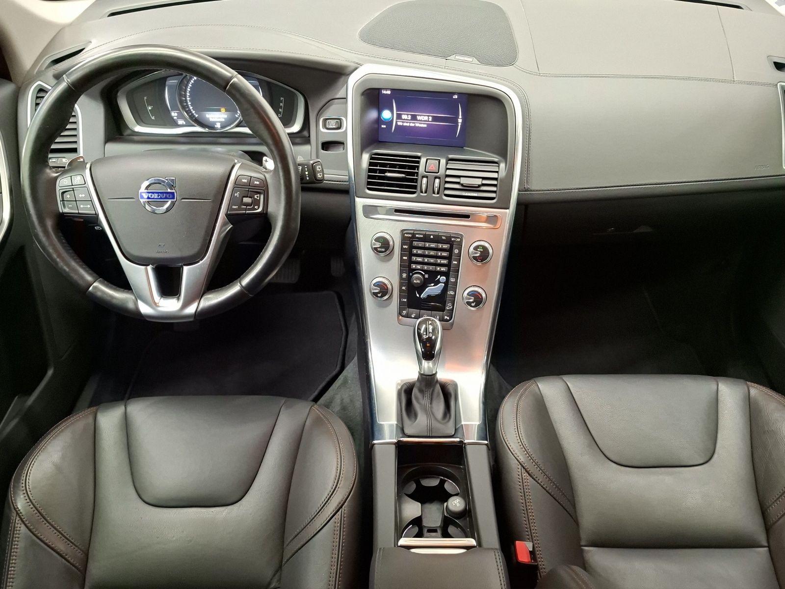 Volvo XC60 T5 AWD SUMMUM AHK PANO LEDER