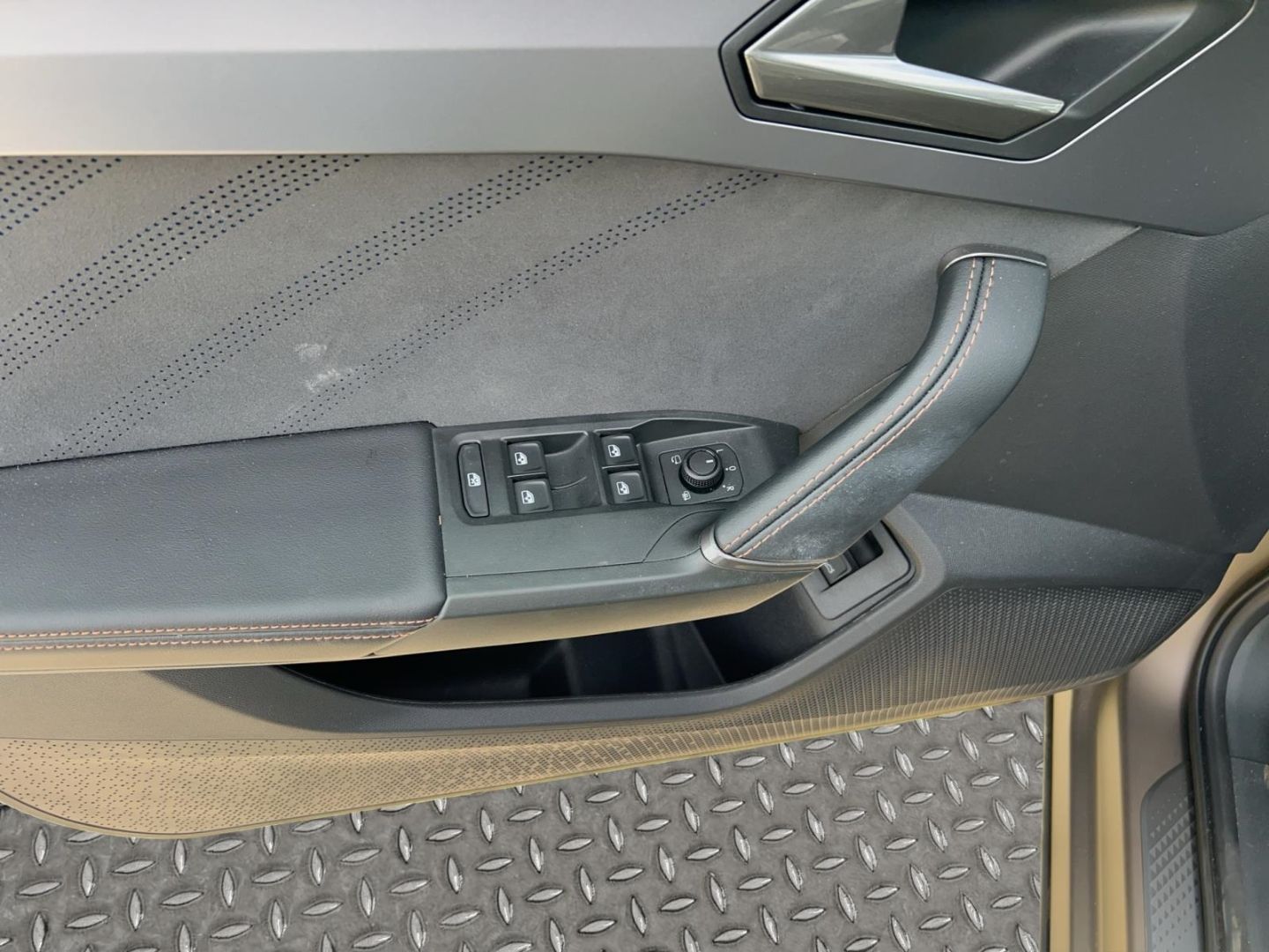 Fahrzeugabbildung CUPRA Formentor 1.5 eTSI 110 kW Navi Digitales Cockpit