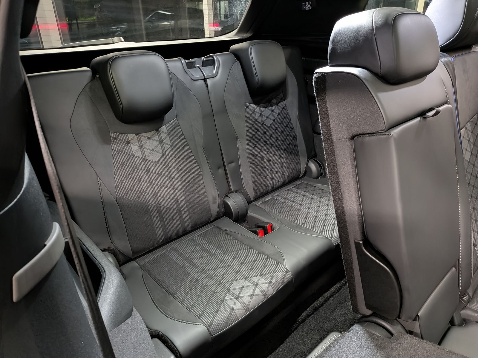 Fahrzeugabbildung Volkswagen Tayron 2.0TDI 4M R-Line Launch Pano Black AHK 20