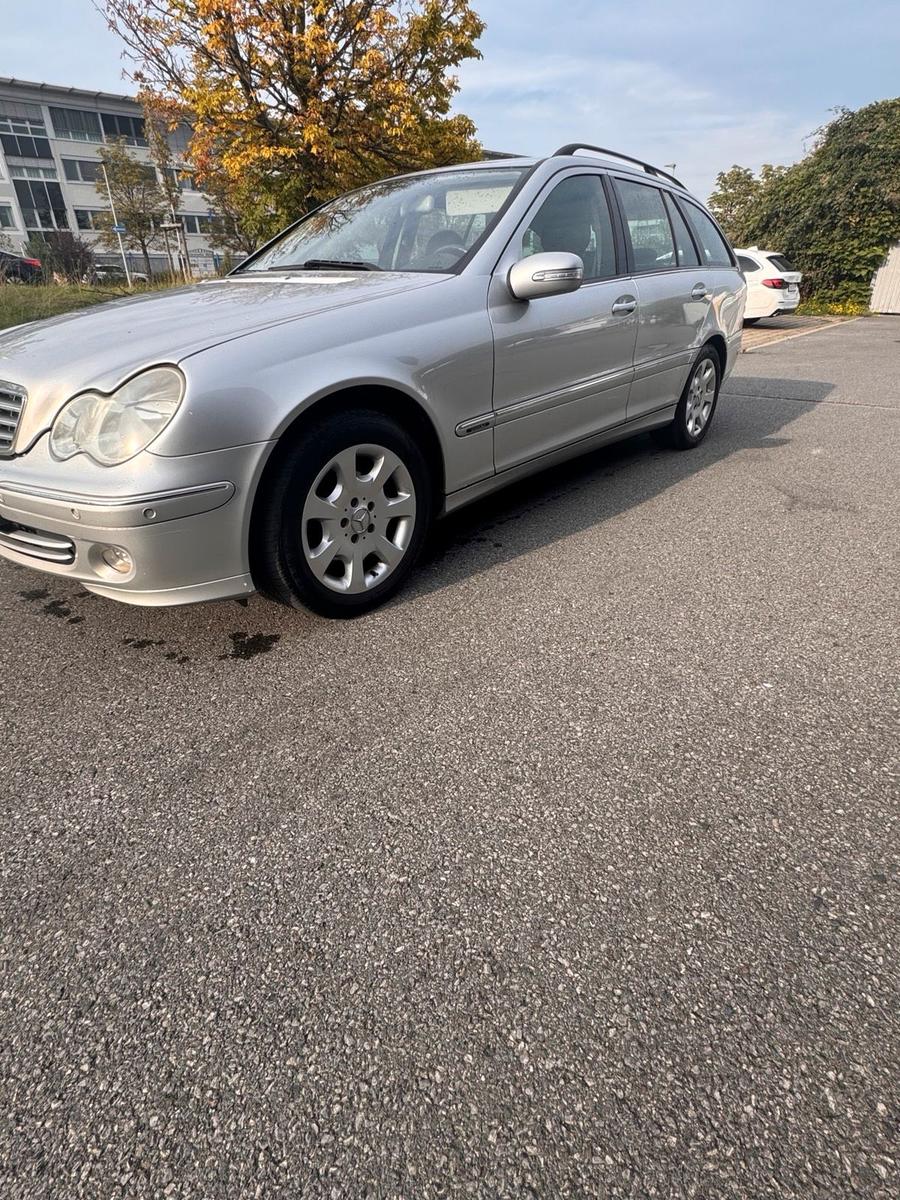 Mercedes-Benz C180 2005 — вигляд ззаду