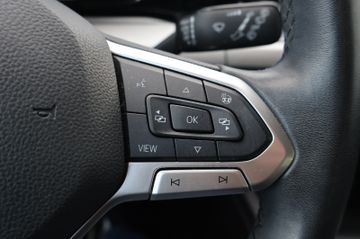 Volkswagen Golf VIII 2.0 TDI Life AID+LED+CARPLAY+AMBIENT