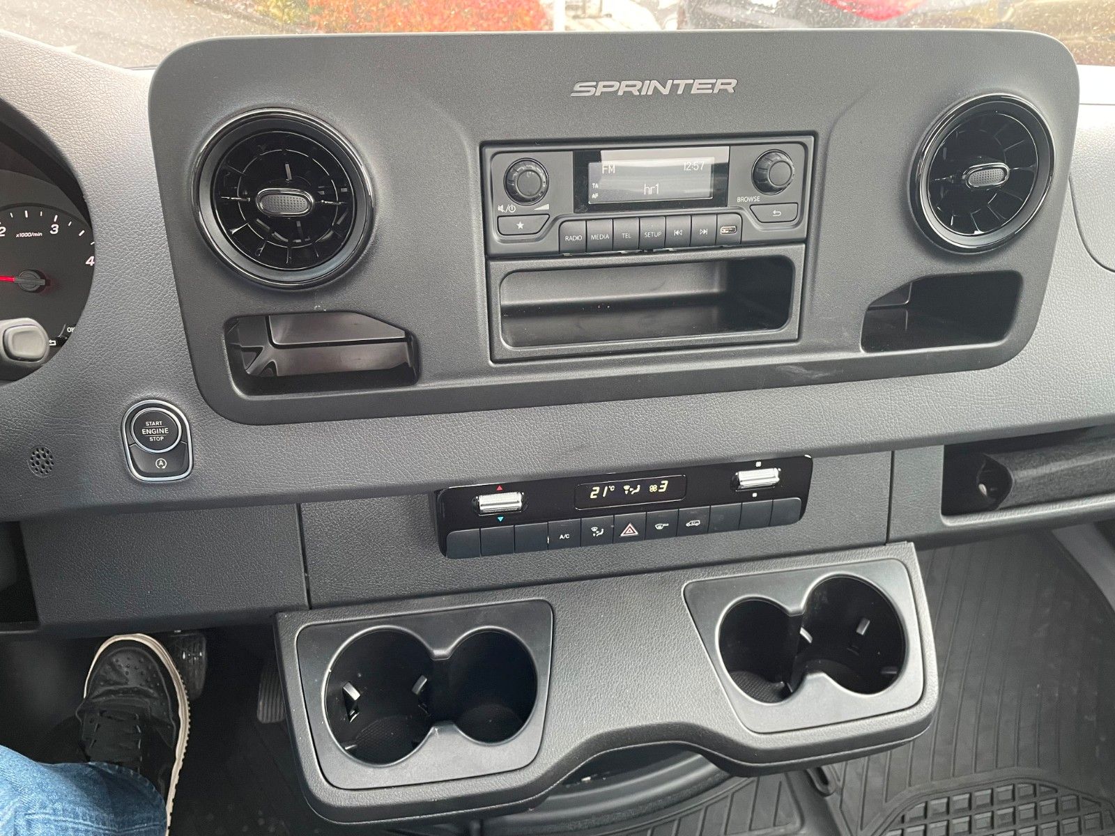 Fahrzeugabbildung Mercedes-Benz Sprinter 317 CDI 9G 3665 Klima