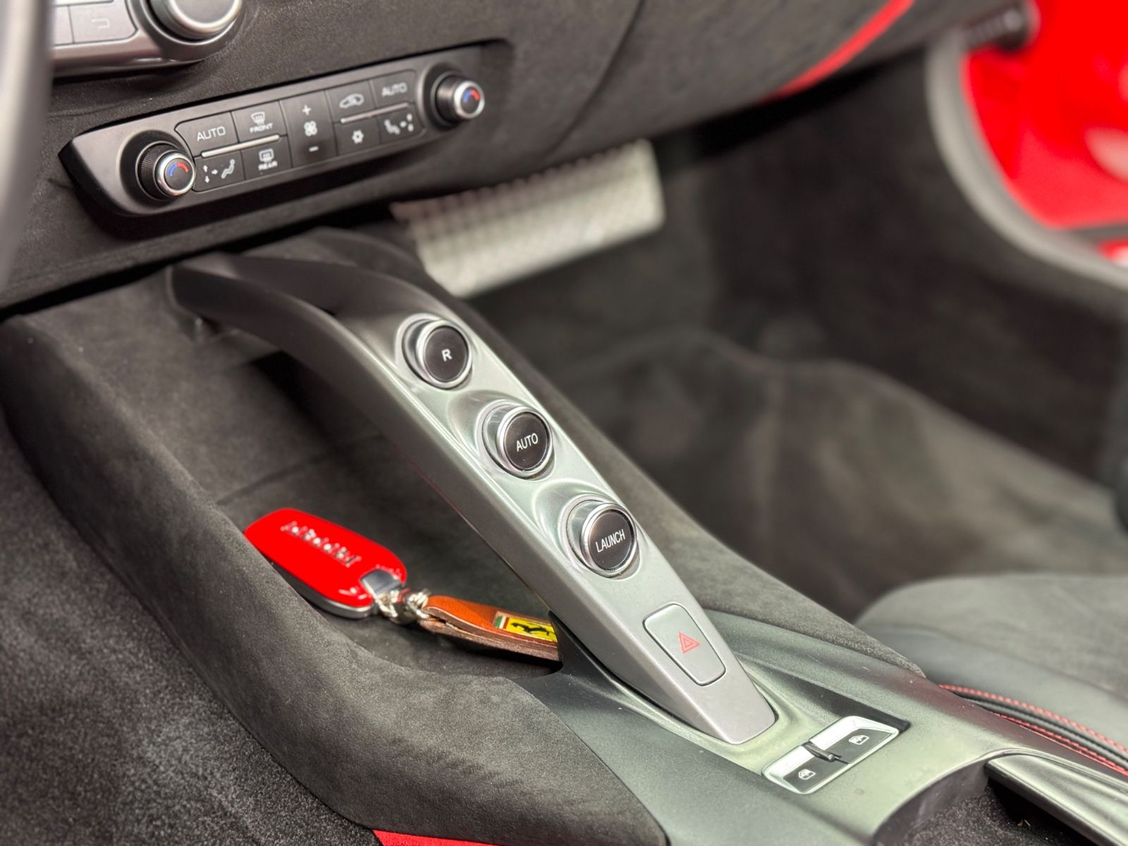 Fahrzeugabbildung Ferrari 812 Superfast|CARBON-SCHALENSITZE|360"KAMERA|ACC