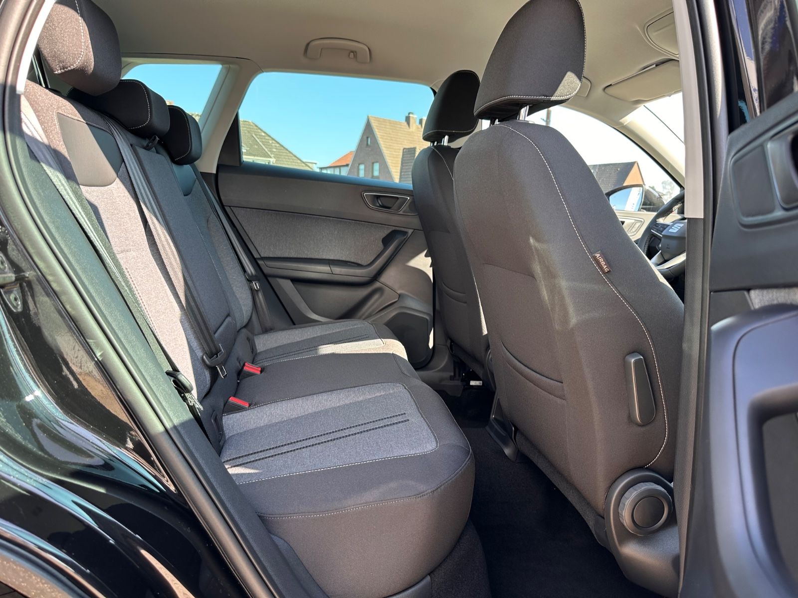 Fahrzeugabbildung SEAT Ateca 1.5 TSI Style DSG AHK/Navi/ACC/LED/SHZ/APP