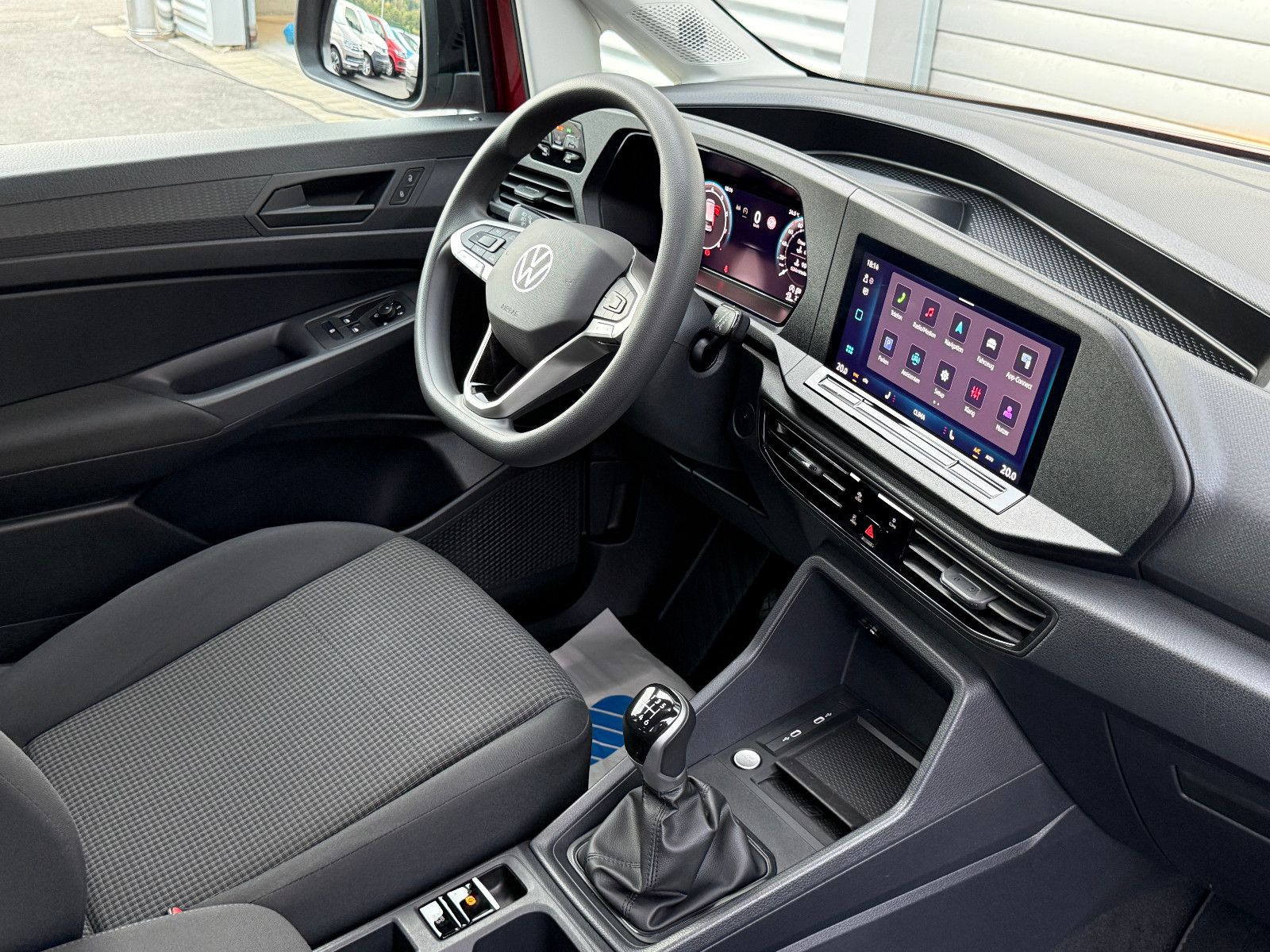 Fahrzeugabbildung Volkswagen Caddy 1.5 TSI AHK GRA Kamera PDC SHZ Lane Assist
