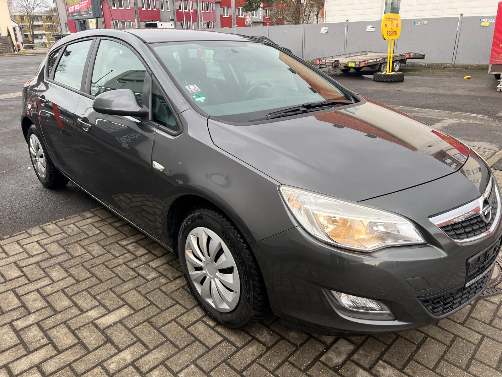 Opel Astra J Lim. 5-trg. Edition