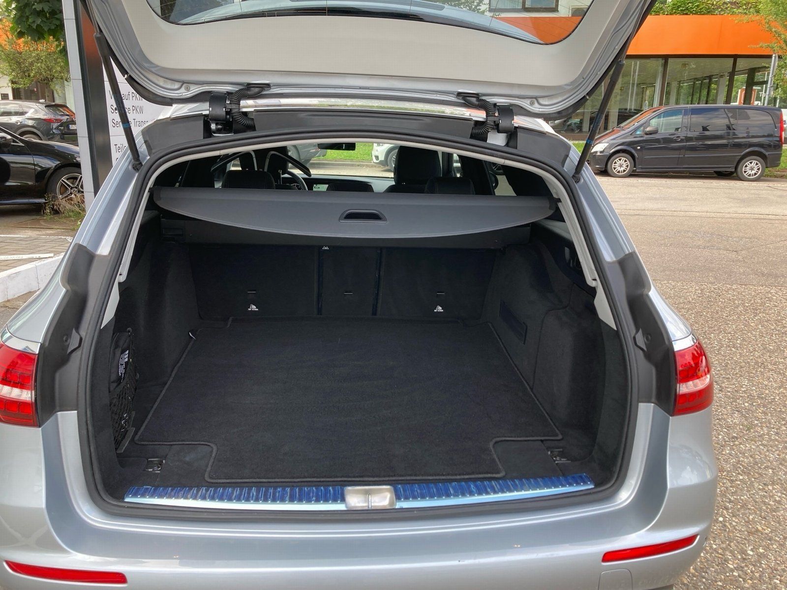 Fahrzeugabbildung Mercedes-Benz E 200 T Exclusive*Standheizung*360*MultiBeam*HUD