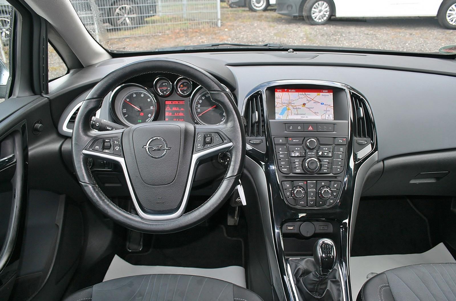 Opel Astra 2015 — photo 11