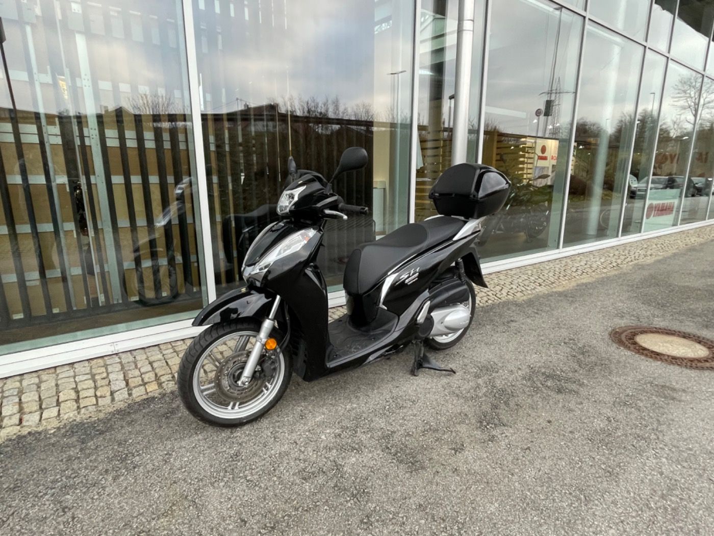 Fahrzeugabbildung Honda SH 300 A Reifen + Kupplung NEU