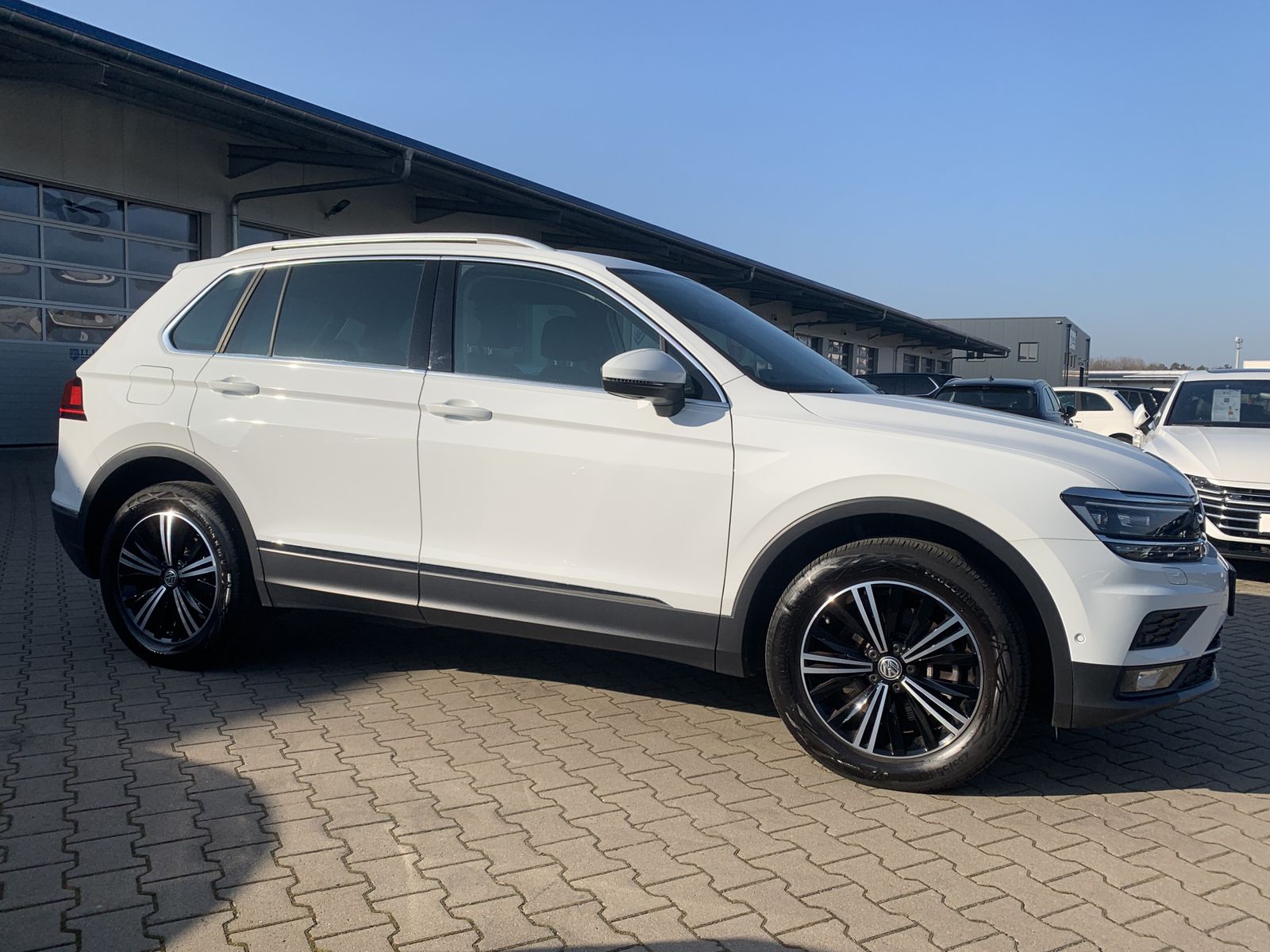Fahrzeugabbildung Volkswagen Tiguan 2.0 TDI*Highline*4Motion*LED*Cam*STHZ*