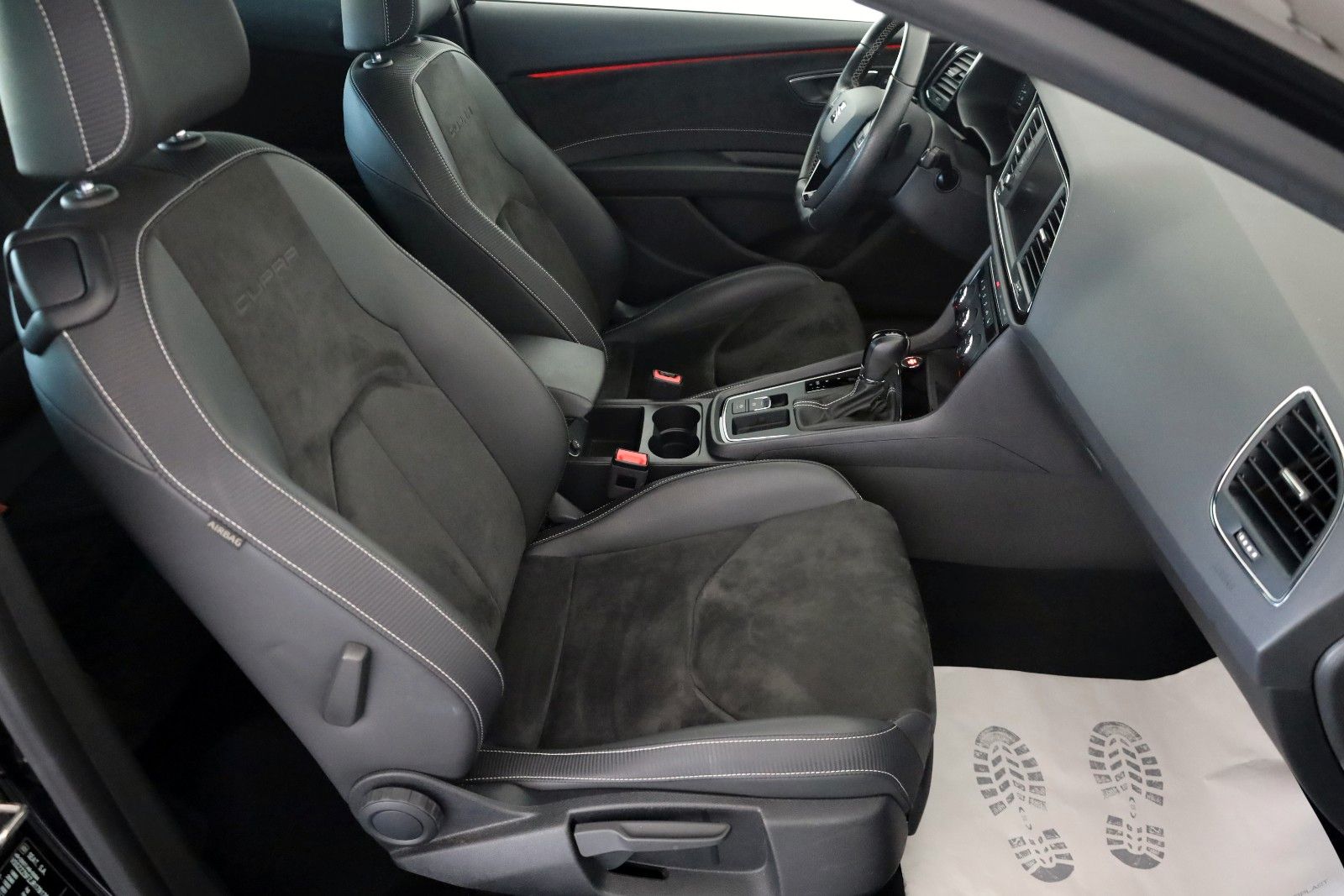 Fahrzeugabbildung SEAT Leon SC Cupra 300,T.Leder,Navi,LED,SH,Kamera,ACC