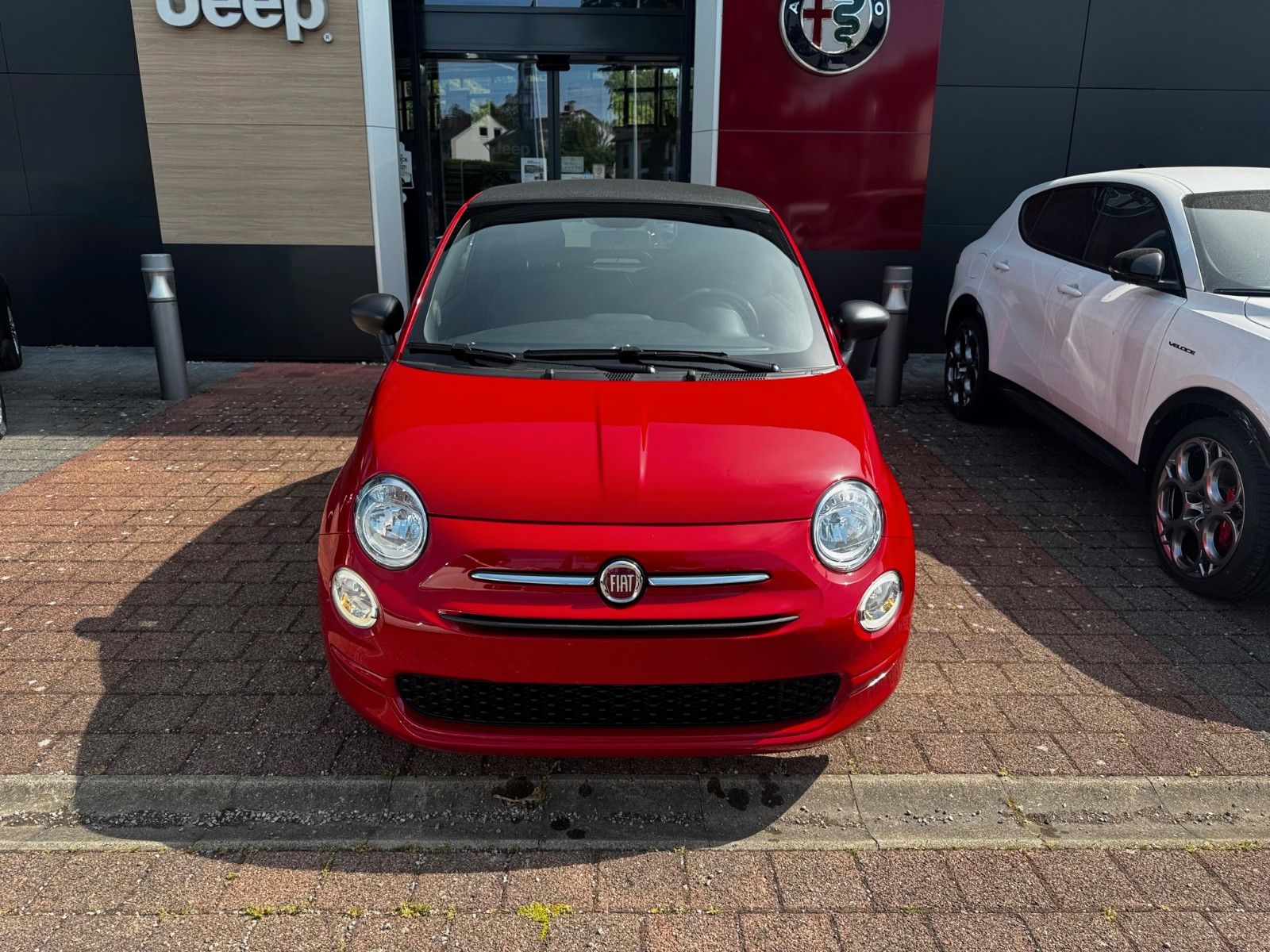 Fahrzeugabbildung Fiat 500C Carplay Tempomat Klima Tageszulassung Rot