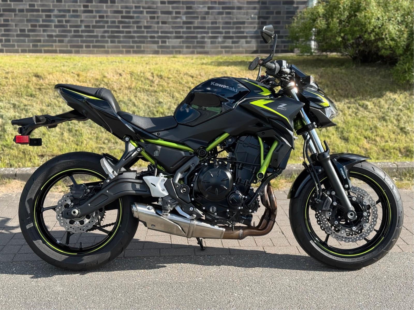 Kawasaki Z 650*ABS*LED*1. Hand*Service + TÜV NEU*Spiegel*