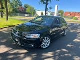Volkswagen Jetta VI Highline - Volkswagen Jetta Highline mit Benzin-Antrieb