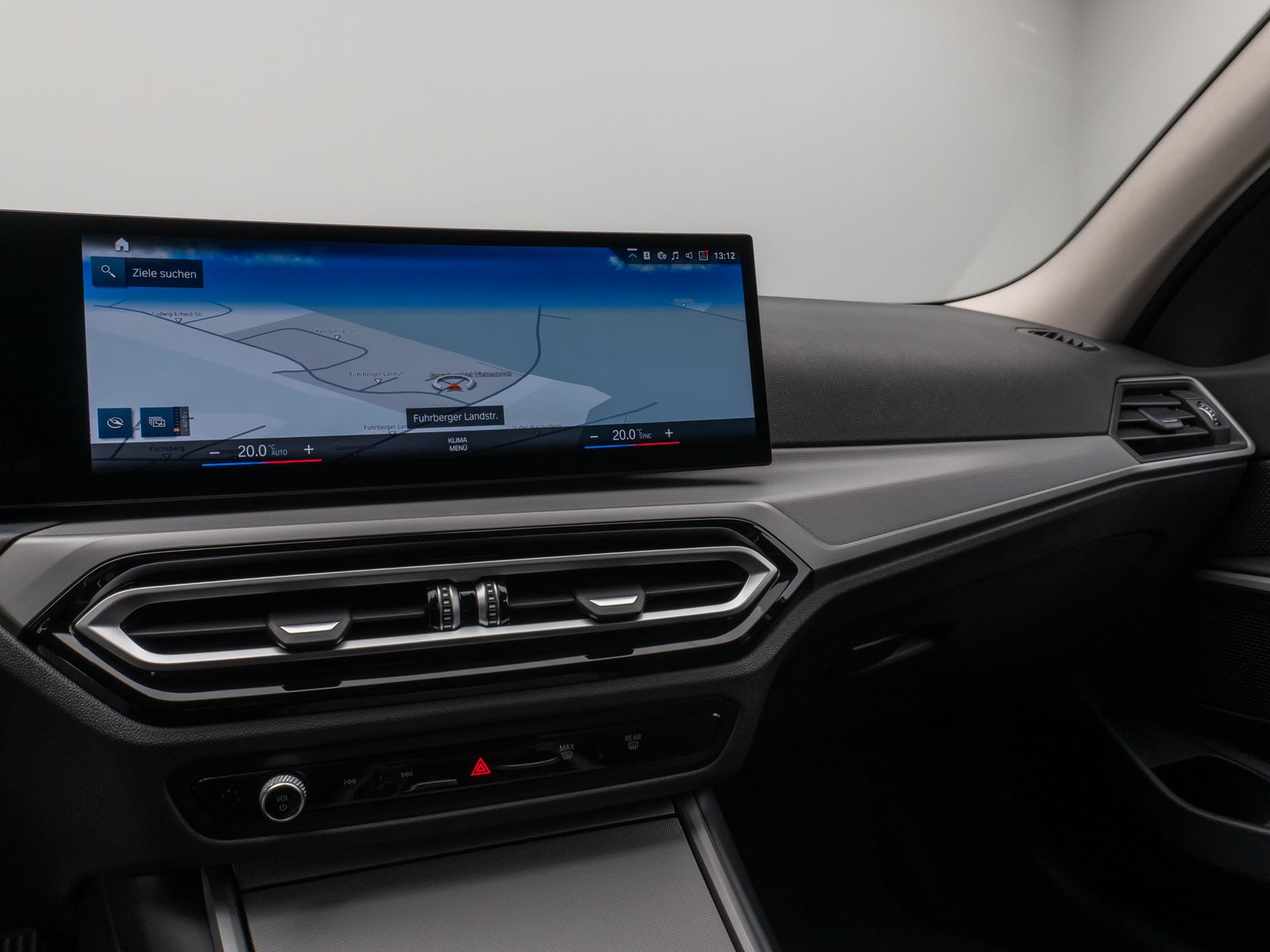 Fahrzeugabbildung BMW 330e Kamera HUD DAB Stop&Go Komfort Fernlichtass