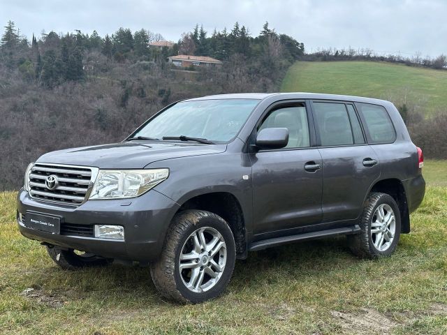 Toyota Land Cruiser Land Cruiser V8 4.5 D4-D 7 p