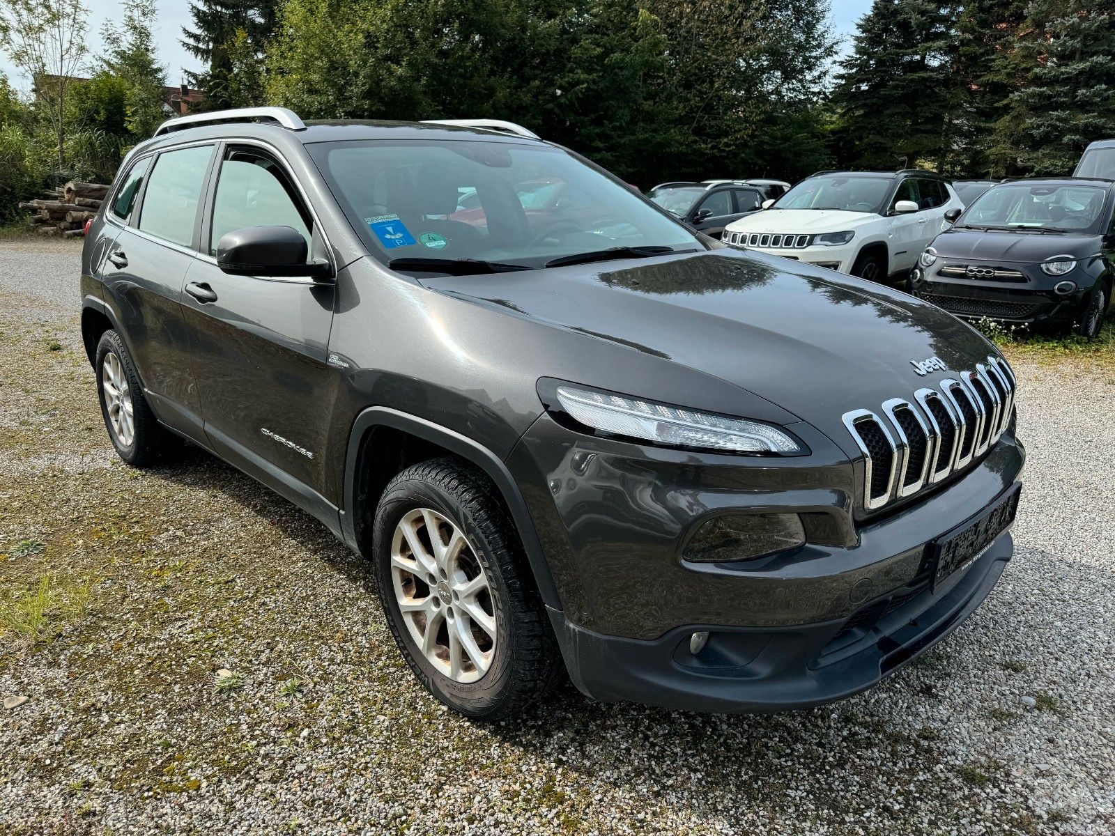 Fahrzeugabbildung Jeep JEEP CHEROKEE LONGITUDE 2.0L 4WD EXPORT GEWERBE