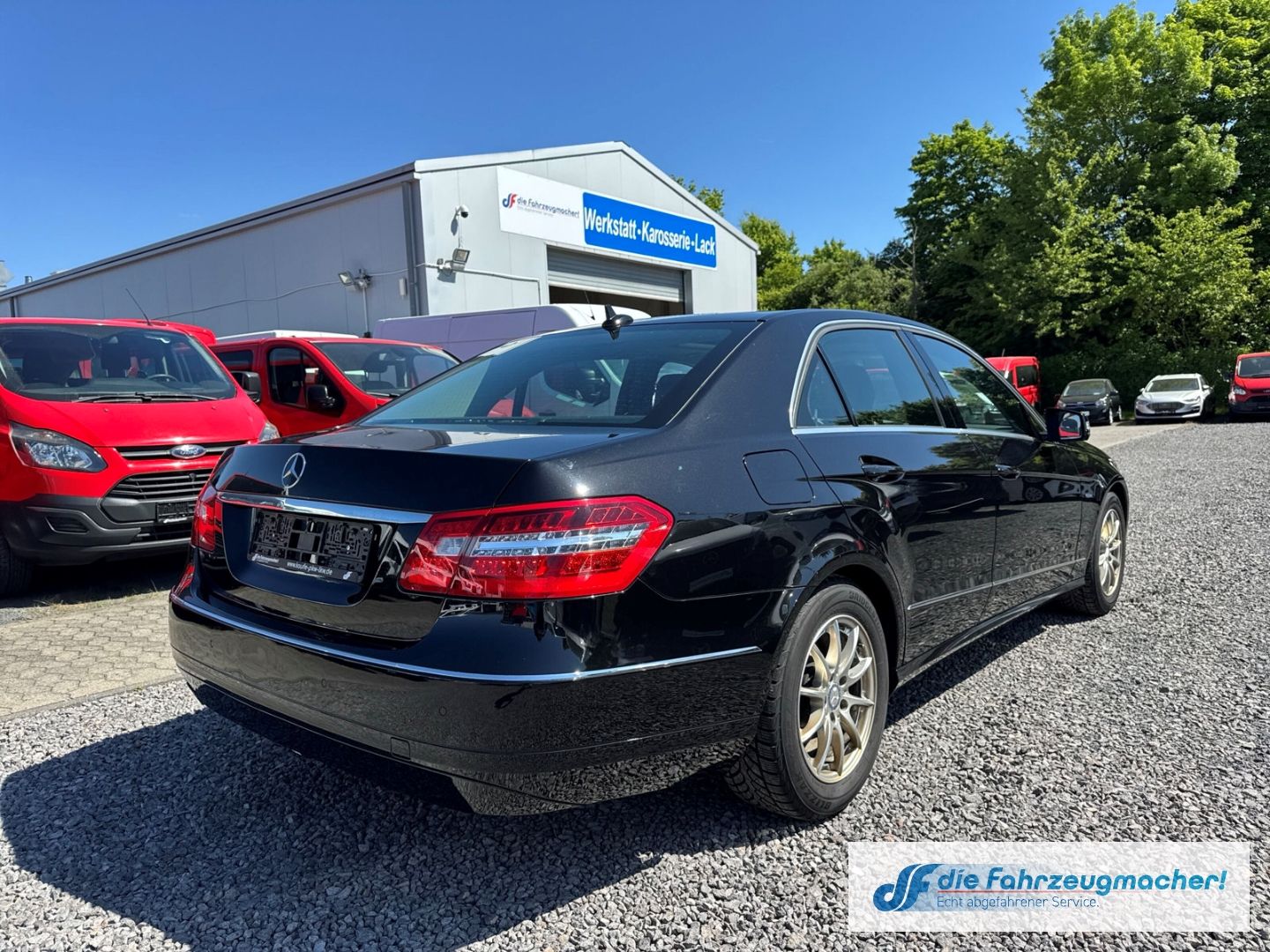 Fahrzeugabbildung Mercedes-Benz E 200 CGI BlueEfficiency Navi Bi-Xenon Kurvenlic