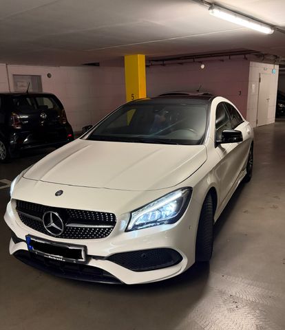 MERCEDES-BENZ CLA AMG / Night Paket / Pano / Kamera / Scheckhe