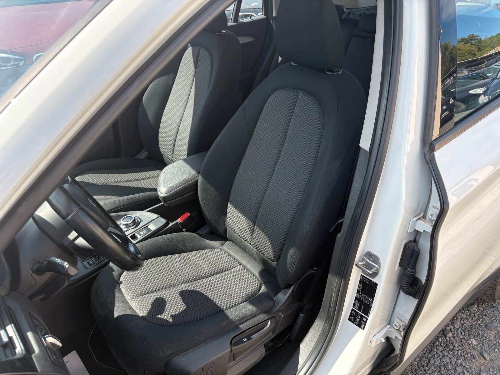 Fahrzeugabbildung BMW X1 xDrive18d Aut. Navi M SPORTLENKRAD Scheckheft