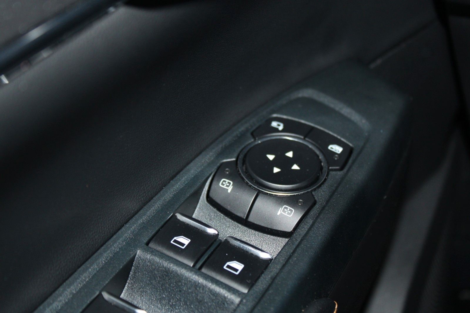 Fahrzeugabbildung Ford Ranger Wildtrak Automatik AHK STDH ACC CAM B&O