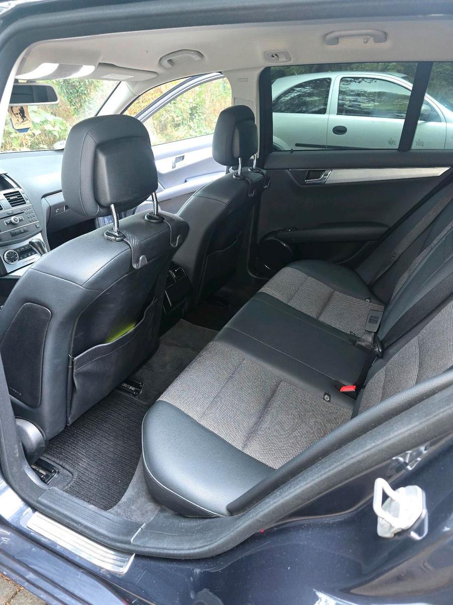 Mercedes-Benz C200 2011 — photo 11