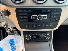 Fahrzeugabbildung Mercedes-Benz B 200 *NAVI*AHK*BIXENON*