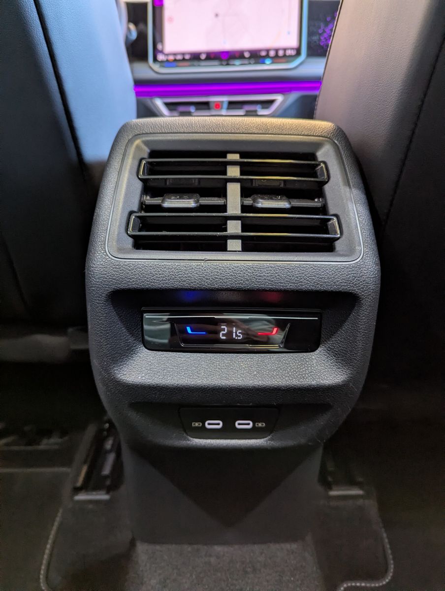 VW Tiguan 2.0TDI R-Line 4M Pano Black AHK Matrix 20 - Image 25