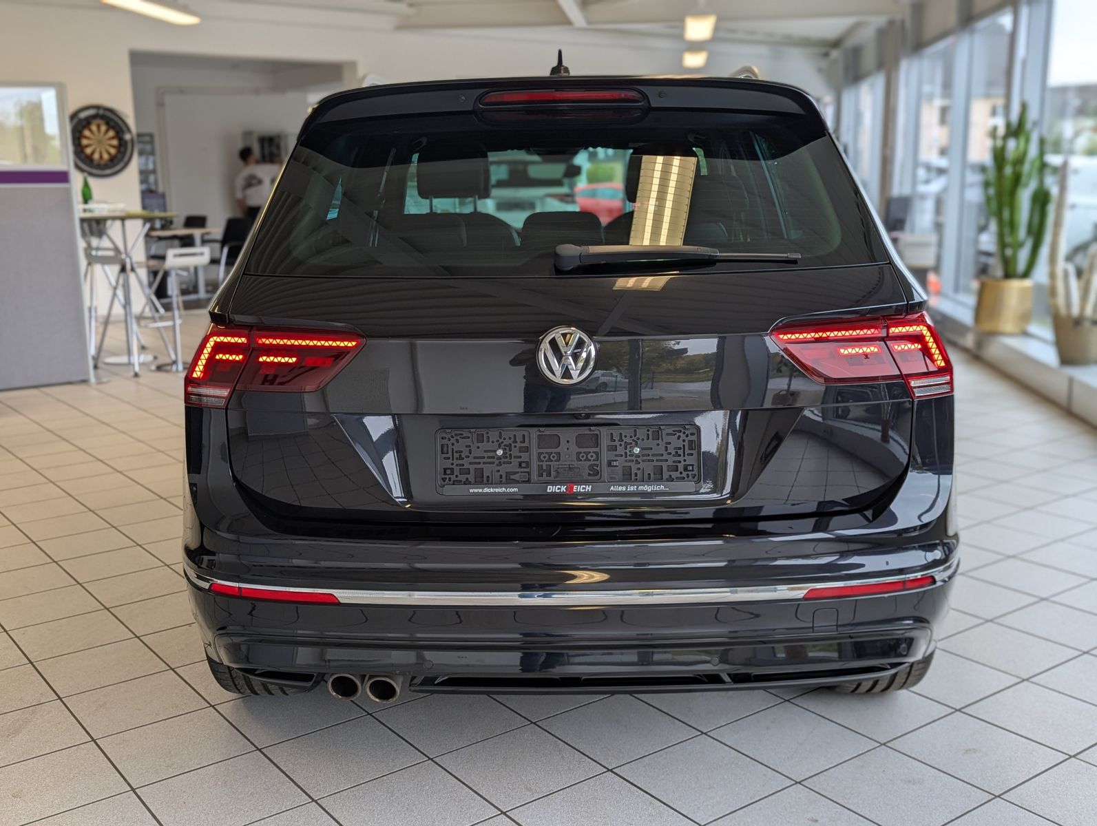 VW Tiguan 2.0 TDI DSG 4M 2x R-Line Pano HUD AHK 20" - Image 6
