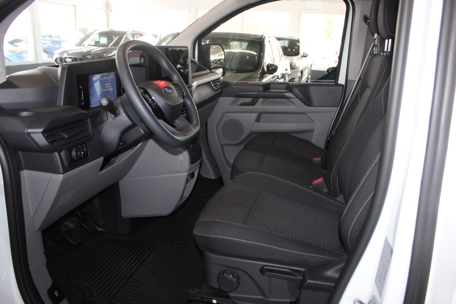 Fahrzeugabbildung Ford Transit Custom L1 Kasten LED AHK TechnologiePak2