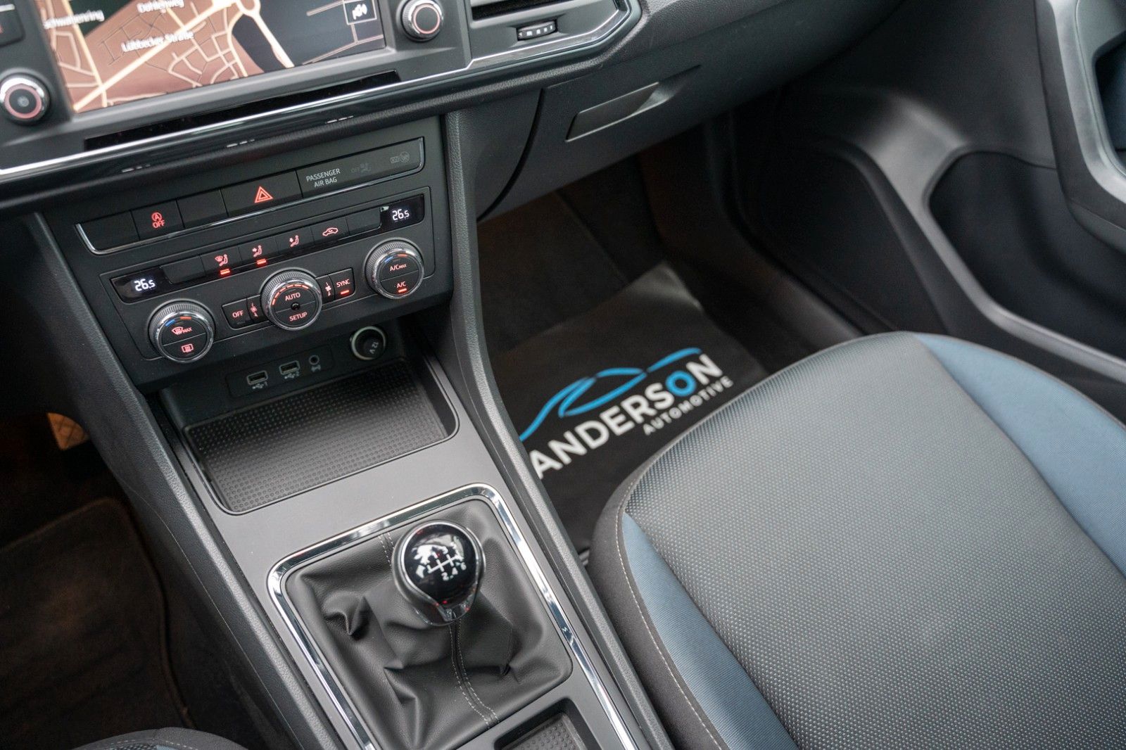 Fahrzeugabbildung SEAT ATECA STYLE 1.0 TSI LED 1.HD CARPLAY WENIG KM