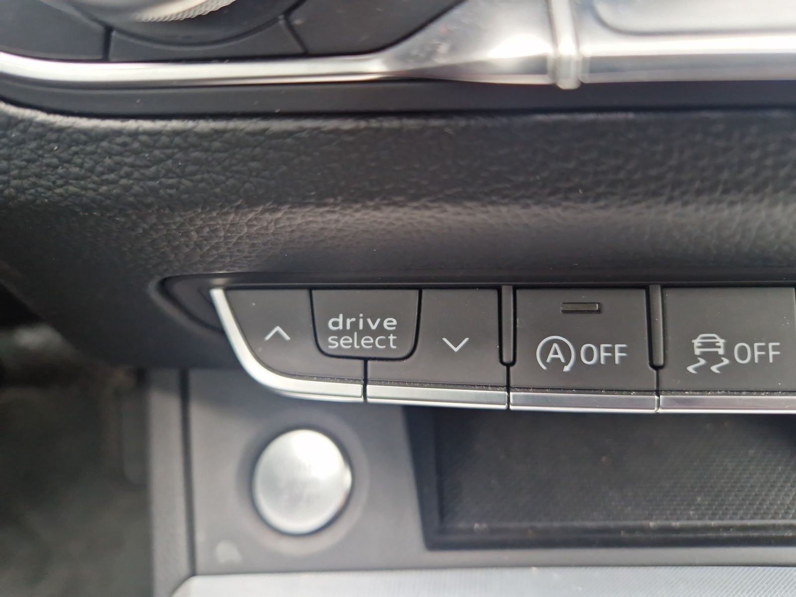 Fahrzeugabbildung Audi Q5 40 TDI quattro S line Navi RearView