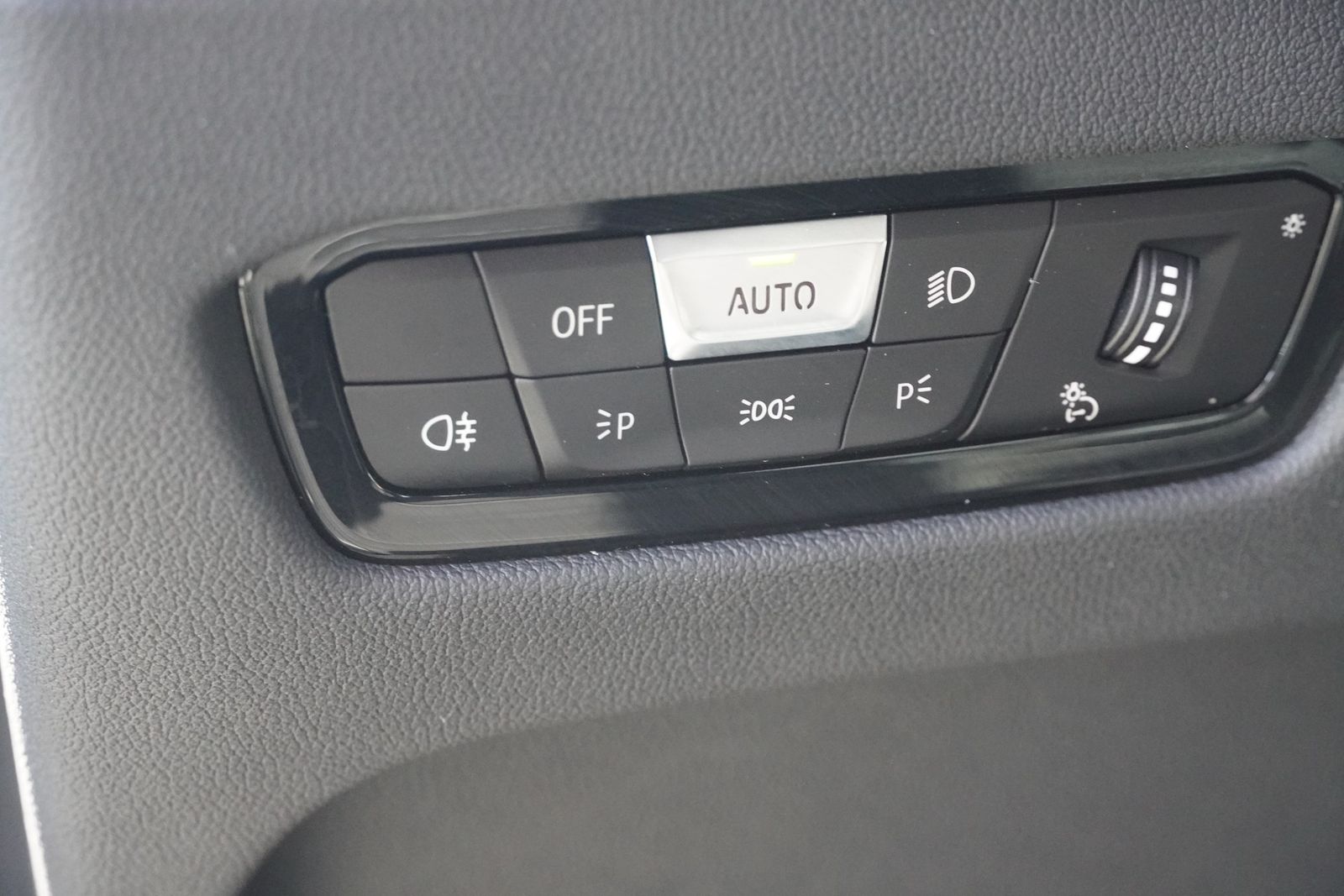 BMW 318i Touring LED Navi Tempomat Keyless Head-Up foto 25