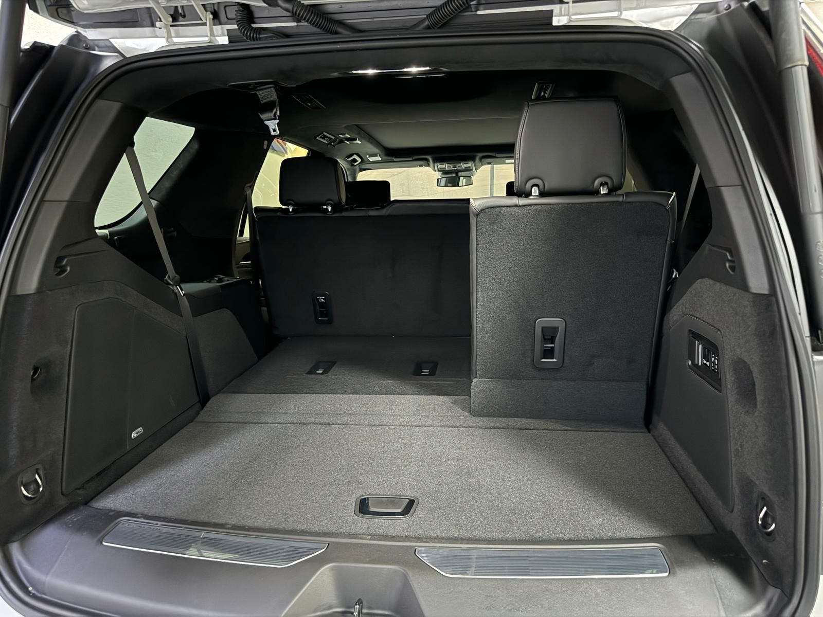Fahrzeugabbildung Cadillac ESCALADE PREMIUM LUXURY PLATINUM 6.2 V8 -NIGHT V
