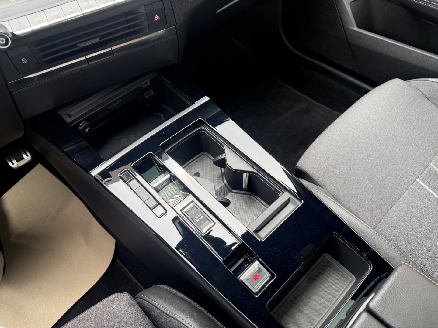 Fahrzeugabbildung Opel Astra L Ultimate Paket SHZ+LHZ+HUD+Kamera+Pano