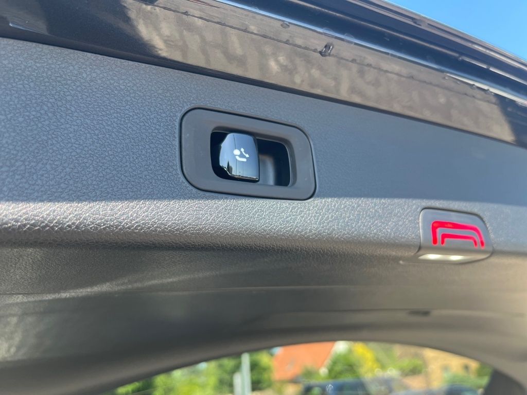 Fahrzeugabbildung Mercedes-Benz E 300 de 4MATIC T-Modell mit EQ Hybrid Technolog