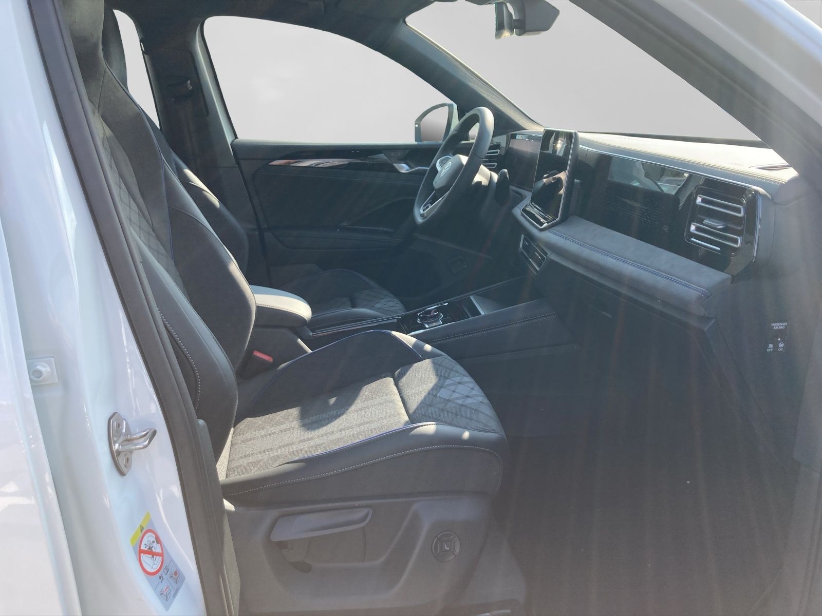 Volkswagen Tiguan 1.5 eTSI DSG R-LINE LM20 PANO KAMERA SITZ foto 4