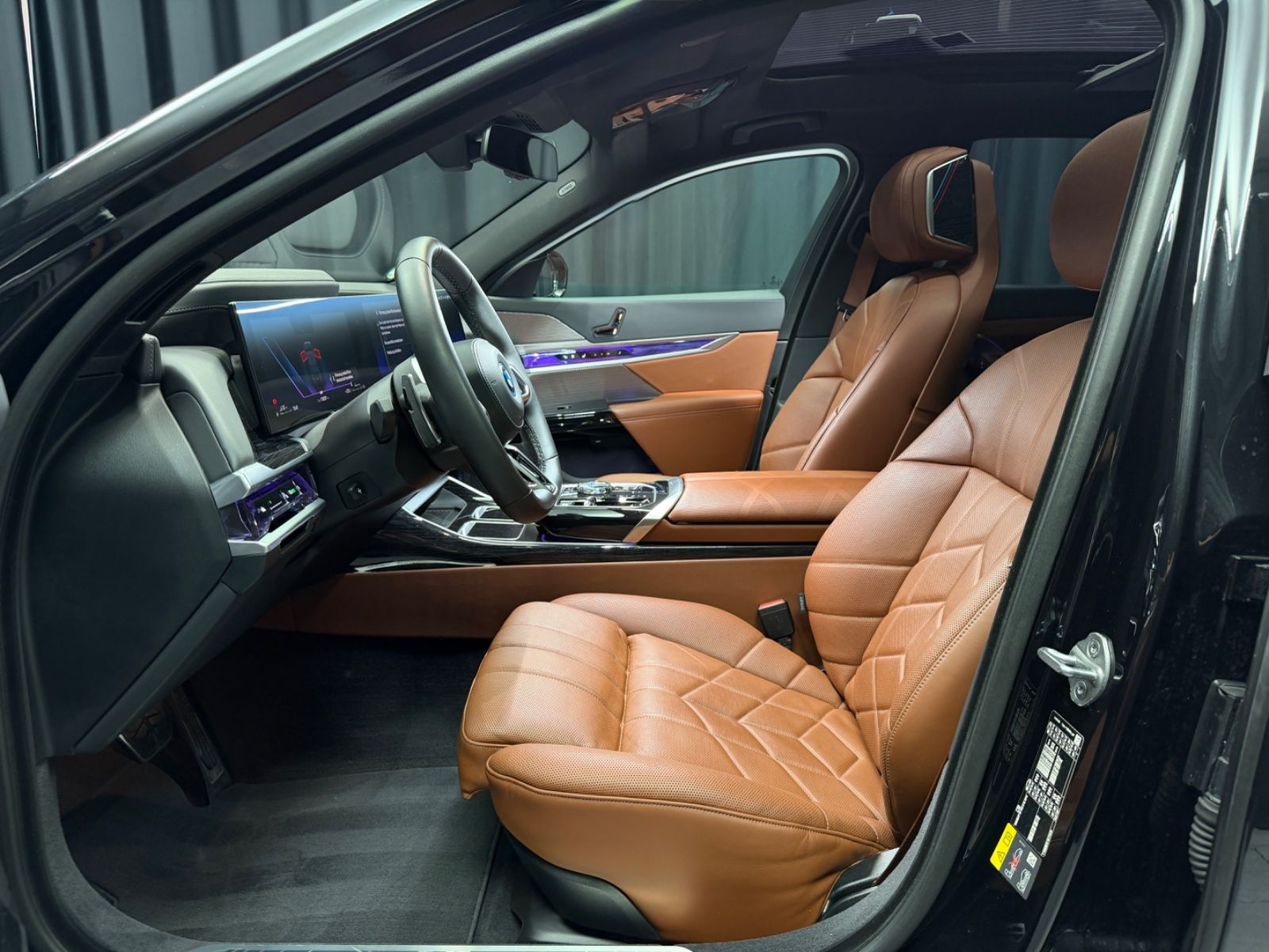 Fahrzeugabbildung BMW 750e xDrive M Sport Pro|TV|B&W|MASSAGE|SKY-LOUNG