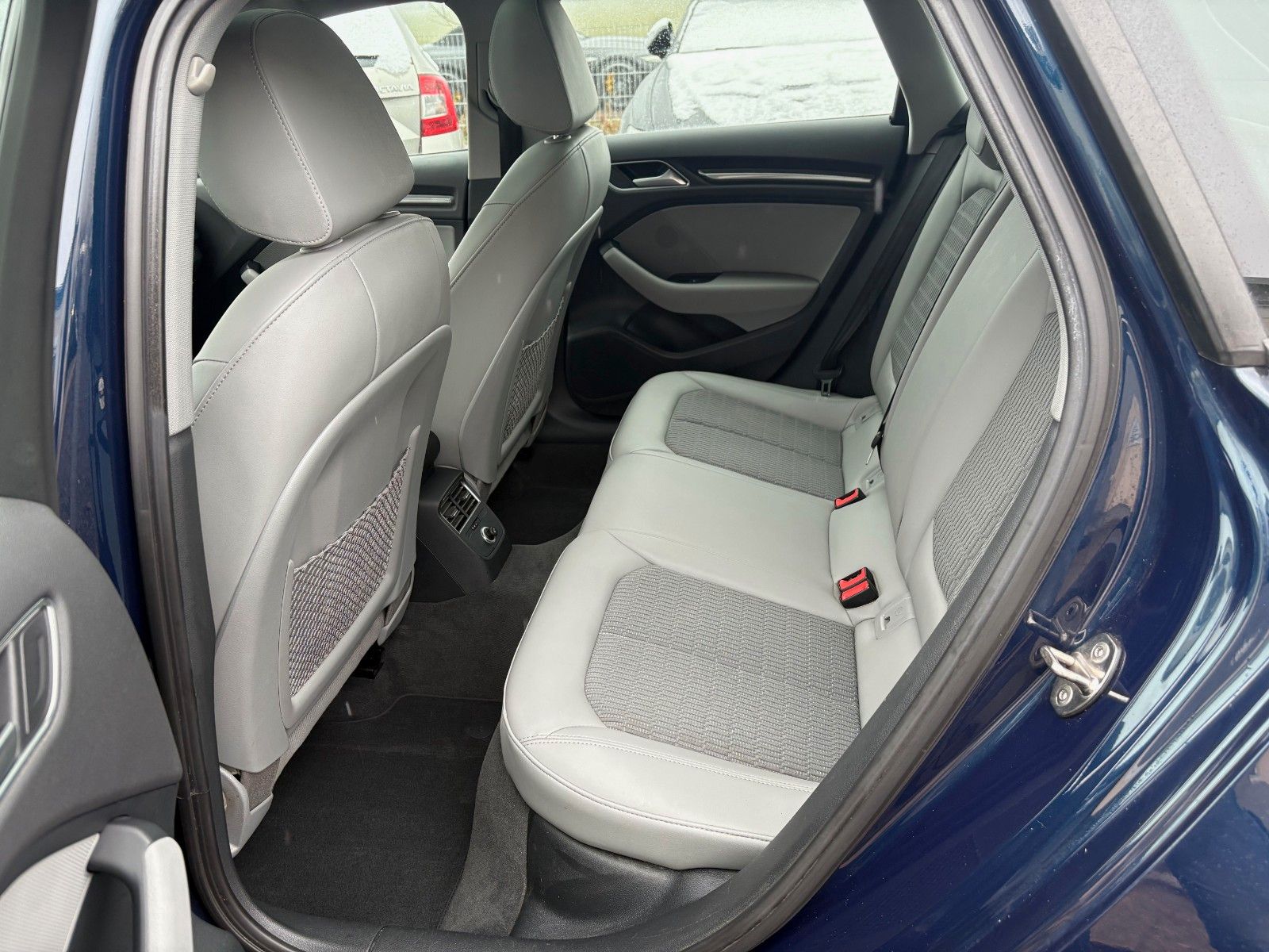 Fahrzeugabbildung Audi A3 Sportback 2.0 TFSI quattro Navi Leder Xenon